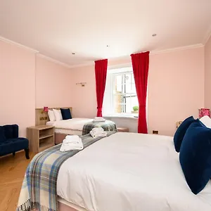 Quiet And Spacious Family Inn Edinburgh